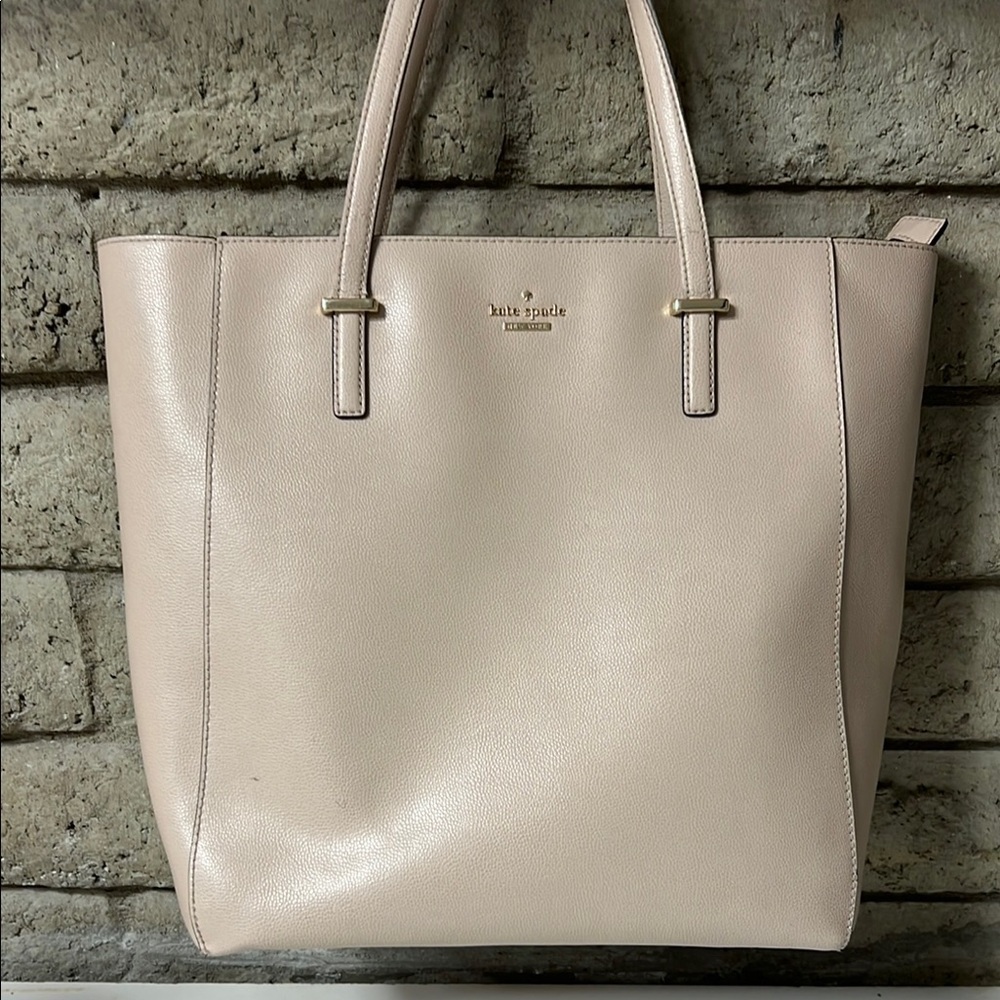 Kate Spade Yvonne Patterson Beige Tote Bag.